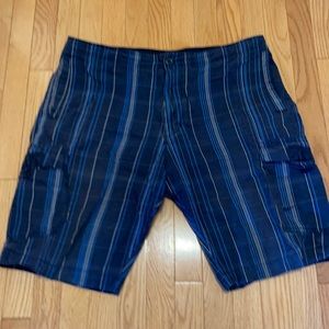 Nike men’s cargo shorts size Xl.